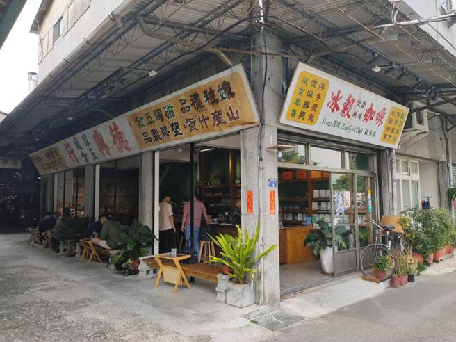 （以店家「BeanGood Cafe 冰谷咖啡」为主题的作品「BeanGoo~BeanGood」获得第二名。图／曾丽芳）