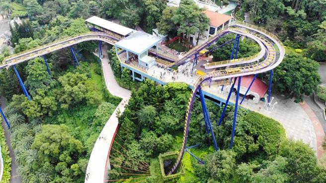 （剑湖山世界拥有14万株乔灌木，及许多世界级游乐设施，是许多国旅的出游首选。图／剑湖山提供）