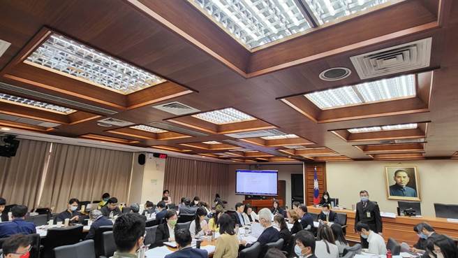 今（27）日立法院审查「公共电视法部分条文修正草案」。（李欣恬摄）