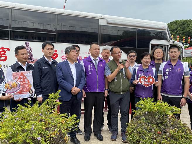 嘉义县小英之友会今天办理捐血活动。（廖素慧摄）