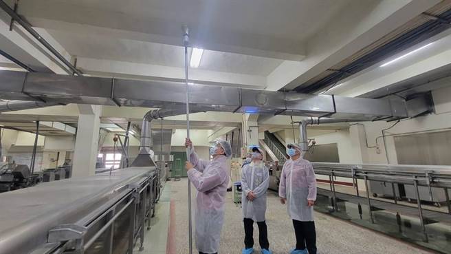 彰化縣政府27日由消防局召集縣府經綠、勞工、衛生、建設等單位啟動跨局處聯合稽查。(彰化縣消防局提供／吳建輝彰化傳真)