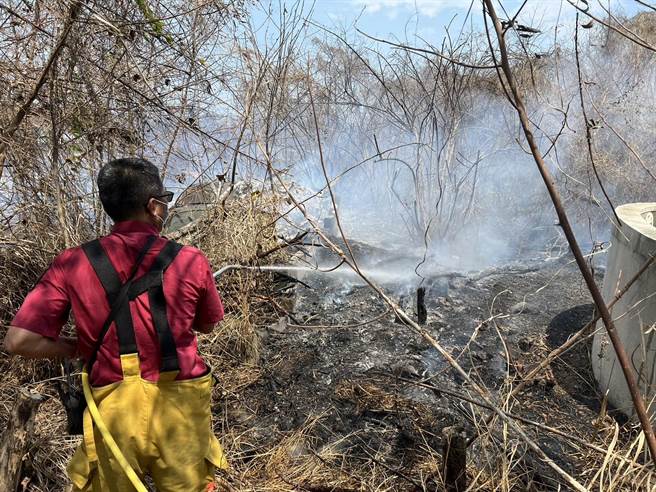据屏县府统计，今年1至3月屏东各乡镇共计发生287处墓地火灾，让消防单位不断出勤疲于奔命。（屏东消防局提供／谢佳潾屏东传真）