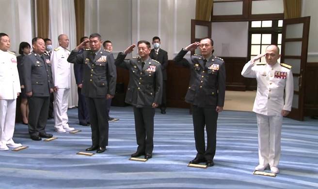 27日举办的「国军重要高阶干部授勋暨授阶典礼」。（取自总统府录影画面）