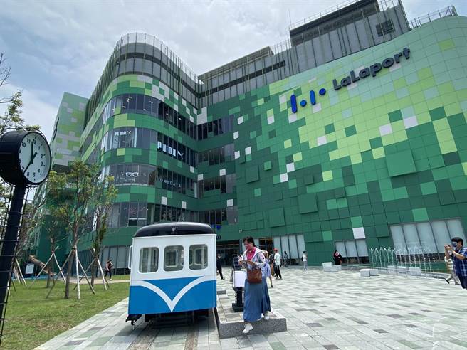 「Mitsui Shopping Park LaLaport 台中」继1月17日南馆率先试营运后，4月27日北馆也加入试营运。（冯惠宜摄）