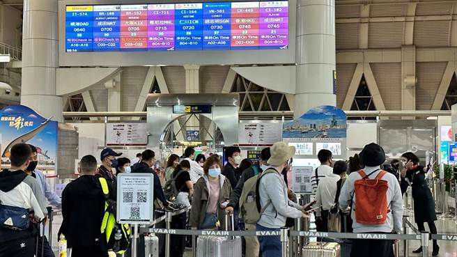 疫后高雄机场航班今年第1季已达16条，较2019年仅恢復43％。（柯宗纬摄）