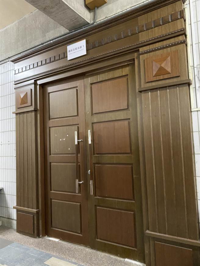 24岁潘姓女子，于今年初在中区某网咖包厢内产下男婴，移审台中地院，列第6件国民法官案件。（张妍溱摄）