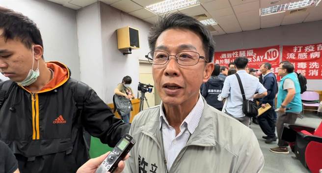 民进党立委许智杰表示，对此案尊重司法，当然也觉得有一点难过、伤心，陈致中遇到这样的事情，也很坚强在脸书分享「打断手骨颠倒勇」，虽然受到这样的「辛苦」，但希望未来他可以更为市民、台湾努力。（柯宗纬摄）