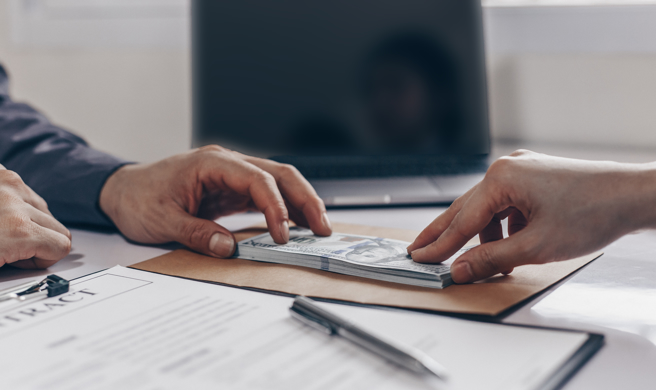 诓办韩团BTS等大咖演唱会骗1.2亿 康康、吴敦义之子都上当（示意图/shutterstock达志影像）