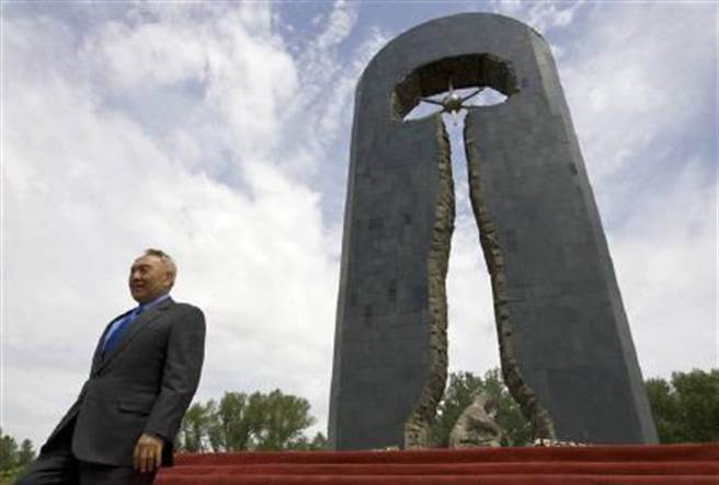 相关人士称，峰会第一天访问资料馆和献花的日程，已得到各国同意。（路透社）