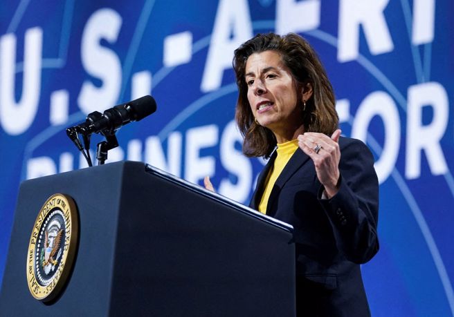 美国商务部长雷蒙多（Gina Raimondo）。（图／路透社）