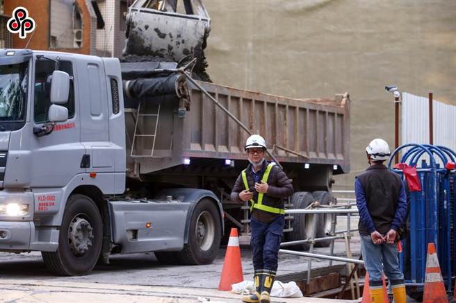 劳动部因而拟扩大就业奖励适用对象，从现行的3K制造业、照护员等扩大至「专案职缺」，拟编列10亿元预算、提供2万名劳工最长12个月，经公立就业服务机构「推介」至「专案职缺」符合「合理薪资」就可领每月1万3000元的就业奖励、最多可领15万6000元。（报系资料照）