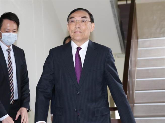 法务部调查局位于新北市新店区的局本部廉政大楼24日晚间发生火灾，法务部长蔡清祥强调，初步已排除人为纵火的可能性，目前检视资料确认都无损害，会相信调查局说法。（姚志平摄）