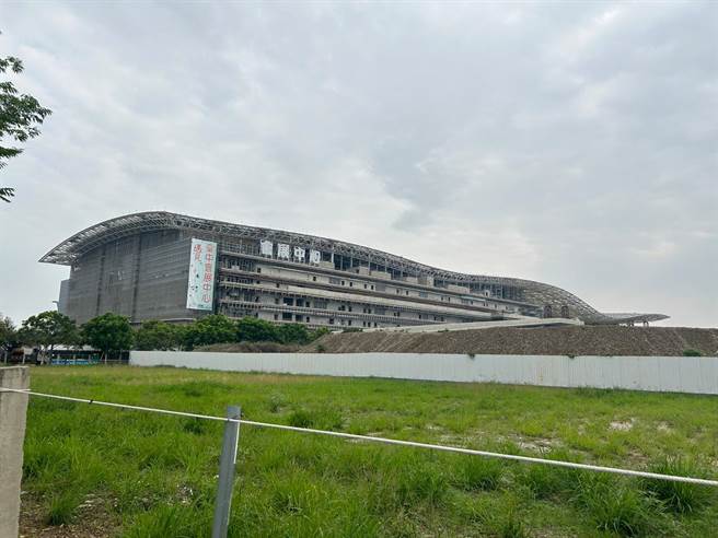 台中水湳经贸园区重大建设之一的「国际会展中心」，预计2024 年完工，可望带动该区域发展。（林欣仪摄）