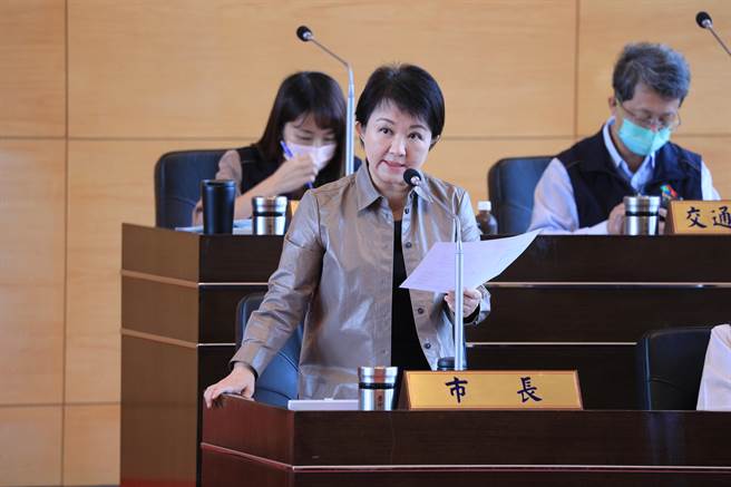 台中市长卢秀燕今天表示，台中市疫情指挥中心与中央同步将于5月1日同步解散。（张亦惠摄）