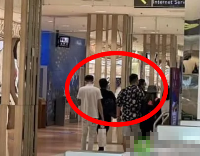 施暴六名凶神恶煞昨晚获得澎湖地检署交保，今天上午在警方保护下，搭机离开澎湖。（翻摄照片）