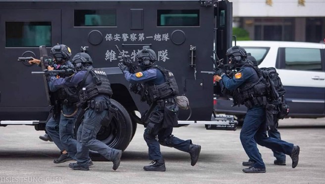 图为保一总队维安特勤反恐训练。（警政署提供）