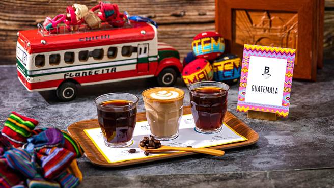 伯朗咖啡馆科大店限定饮品「瓜地马拉三小福」，以3种冲煮方式搭配3款精品豆，单套享用价250元，并附赠瓜地马拉传统手工编织品乙件。（金车提供）