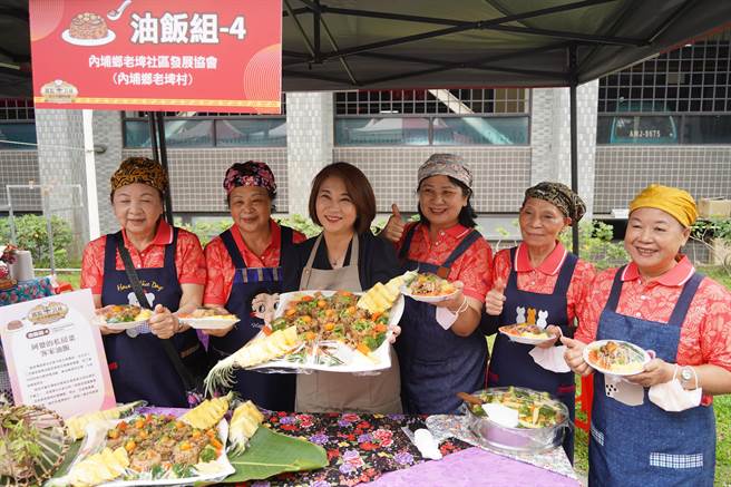 屏东县目前有394个社区关怀据点，呈现出多元化、百家争鸣的餐饮文化，为此，屏县府27日举办「据点米其林志工大厨PK赛」展现据点软实力，吸引45个据点报名参加。（谢佳潾摄）