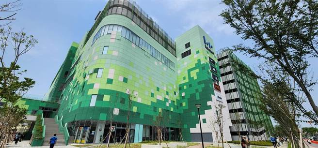 「Mitsui Shopping Park LaLaport 台中」继1月17日南馆率先试营运后，4月27日南馆也加入试营运。（冯惠宜摄）