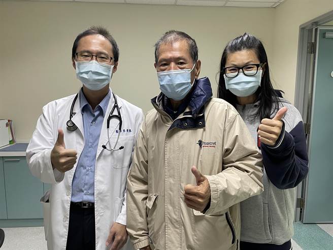 台中75岁李翁身体不适以为只是感冒，吃药4天仍未改善，且出现脸色发白、呼吸急促等症状，就医发现是急性心肌梗塞，乌日林新医院立即启动24小时全天待命心导管团队进行治疗，抢救成功。（乌日林新医院提供／潘虹恩台中传真）