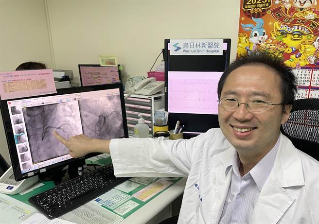 心导管检查是目前诊断冠状动脉疾病最准确的方法，乌日林新医院心臟血管内科医师李荣基表示，不少民眾想到有管子在血管里游走就觉得很恐怖，其实除了打麻醉药和管子进入体内有感外，几乎都没感觉。（乌日林新医院提供／潘虹恩台中传真）