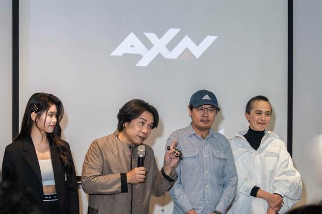 左起李知安、许杰辉、导演王传宗、黄采仪出席《找死俱乐部》媒体茶叙。（AXN提供）