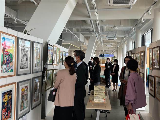 日本─台湾学校联合作品展会场情形。（嘉义市政府提供／廖素慧嘉市传真）