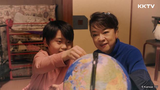 翁倩玉在剧中饰演近藤颂利的奶奶。（KKTV提供）