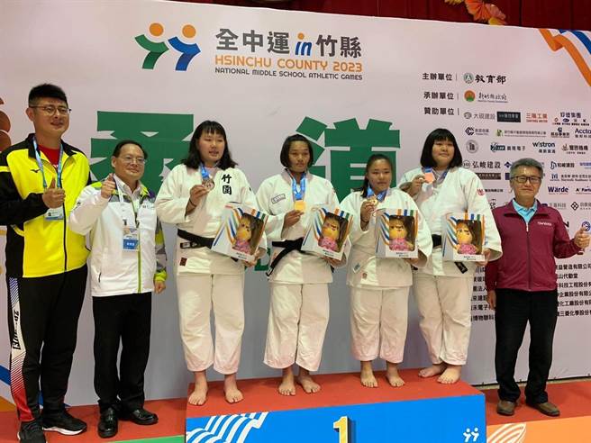 全国中等学校运动会今天在新竹县圆满落幕，台东县代表队累计获得4面金牌、9面银牌、16面铜牌。（台东县政府提供／蔡旻妤台东传真）