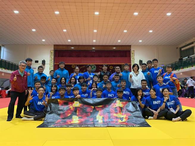 全国中等学校运动会今天在新竹县圆满落幕，台东县代表队累计获得4面金牌、9面银牌、16面铜牌。（台东县政府提供／蔡旻妤台东传真）