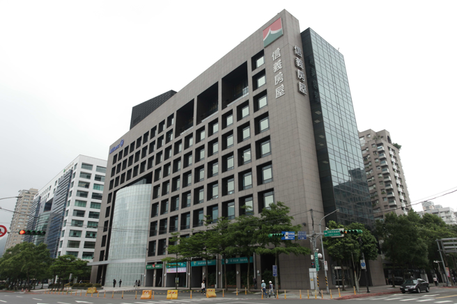 信义房屋连续9年在证交所公司治理评鑑中，排名前5%，是房仲服务业唯一。（图/信义房屋 提供）