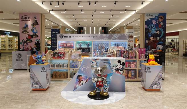 澎坊三号港携手野兽国推出迪士尼期间限定商店，多款独家限定商品数量有限，把握难得机会。（澎坊三号港提供）