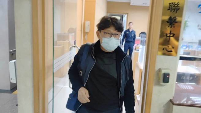 亚昕惊爆内线交易 ，「林口王」董事长姚连地(上)遭搜索约谈。(陈志贤摄)