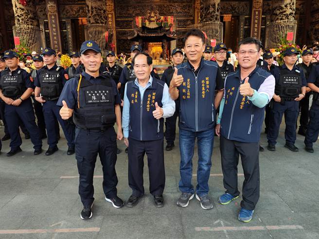 北斗奠安宫董事长陈在表示，感谢警方辛苦执勤。（吴建辉摄）