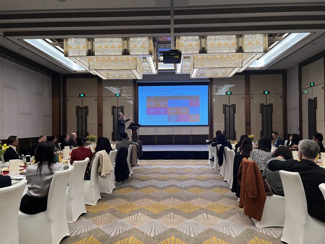 中国美国商会在天津举办餐会，分享最新发布的《中国商业气候调查报告》 ,并讨论外国企业在中国的业务影响。（图／中国美国商会）