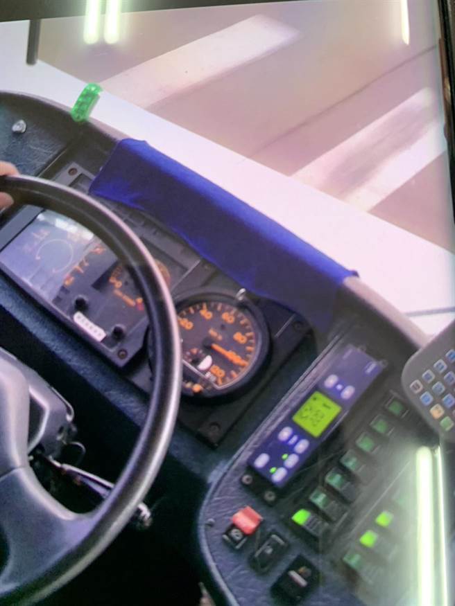 台中525公车疑失速疾驶，车上学子拍下司机超速影片，向市议员吴呈贤投诉。（民眾提供／冯惠宜台中传真）