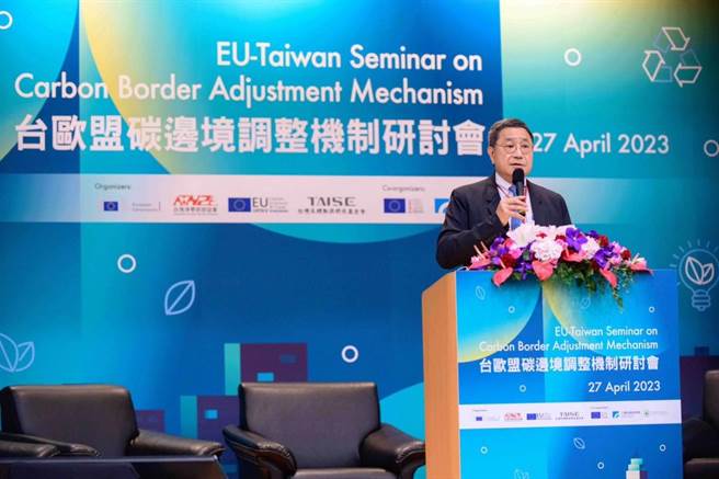 台泥董事长张安平今日出席台欧盟碳边境税研讨会，向企业示警，高机率7、8年内美国、大陆也会跟进课徵碳边境税。(图／台泥提供)