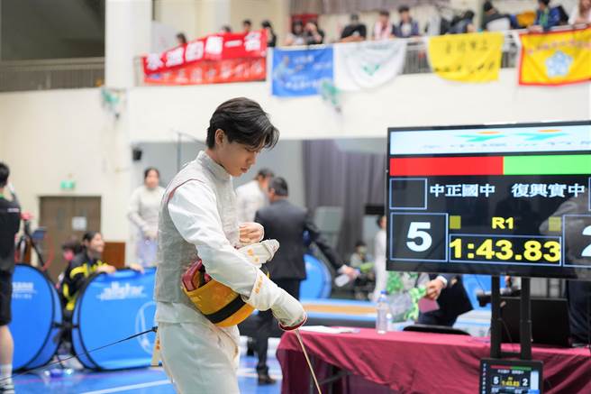 台北市中正国中的林楙样是击剑好手，此次参加全中运，如同偶像的顏值让场边女性观眾忍不住多看两眼。（民眾提供／邱立雅竹县传真）