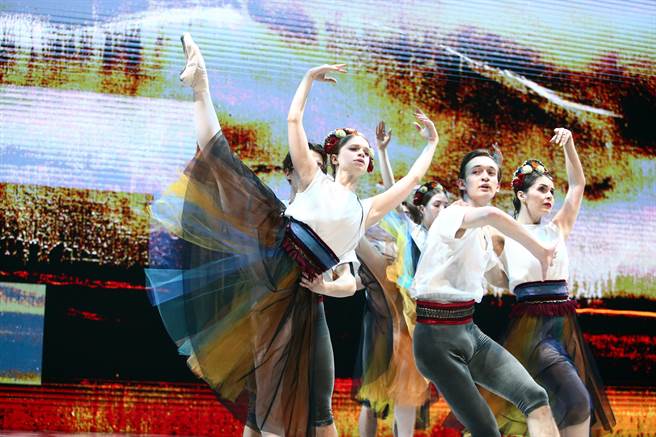 《战时挽歌》是乌俄战争爆发后的全新创作，是编舞家拉特曼斯基 Alexei Ratmansky写给乌克兰人民的一封情书。（邓博仁摄）