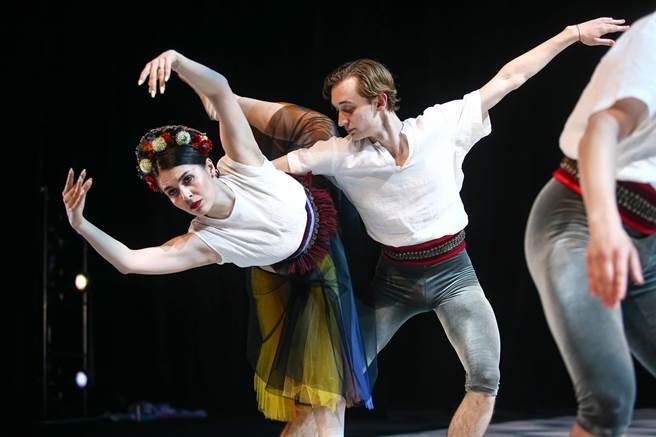 《战时挽歌》是乌俄战争爆发后的全新创作，是编舞家拉特曼斯基 Alexei Ratmansky写给乌克兰人民的一封情书。（邓博仁摄）