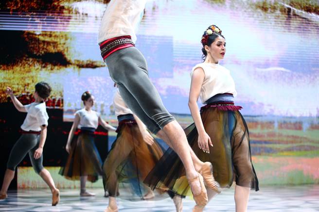 《战时挽歌》是乌俄战争爆发后的全新创作，是编舞家拉特曼斯基 Alexei Ratmansky写给乌克兰人民的一封情书。（邓博仁摄）