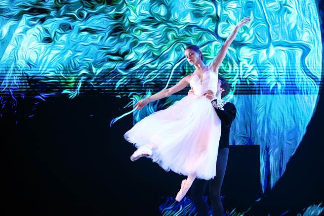 舞团首部舞剧作品《吉赛儿》为精选浪漫主义时期的芭蕾舞剧代表作。本次演出的第二幕慢板中，男舞者追悔莫及的细腻情感戏与女主角快速旋转的炫技舞蹈，是浪漫芭蕾不可错过的经典。（邓博仁摄）