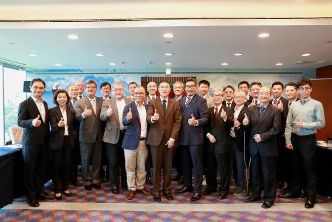 基隆市长谢国梁27日下午参加台湾智慧物流学校交流筹备会议，这也是去年他访美期间承诺将在基隆设立的产学中心政见的具体实践。（基隆市政府提供／张志康基隆传真）