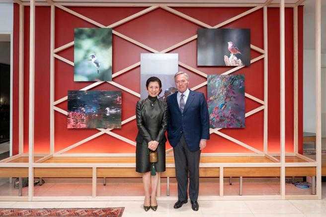 萧邦总裁Karl-Friedrich Scheufele与日本宪仁亲王妃久子合作为保育鸟类尽心力。（CHOAPRD提供）