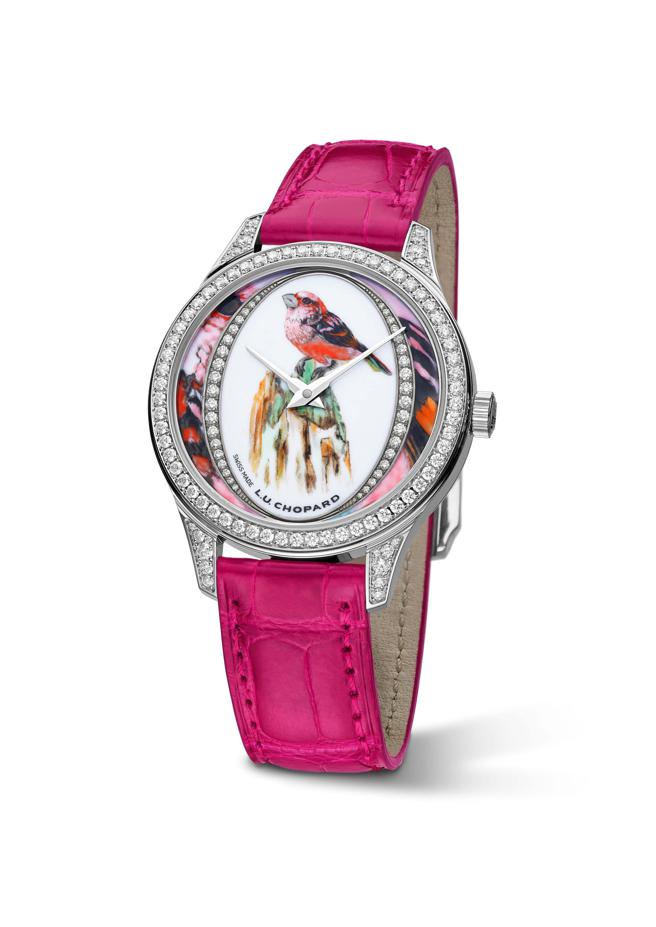 萧邦为欢庆国际鸟盟百周年，特别打造一款北朱雀L.U.C XP BirdLife腕表，义卖所得用于鸟类保育。（CHOPARD提供）