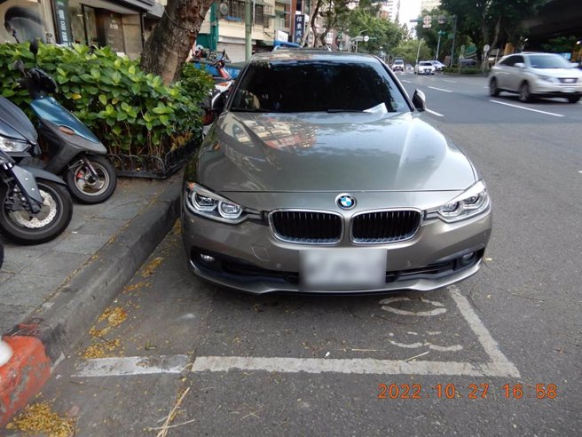 BMW 318i轿车（台北分署提供）