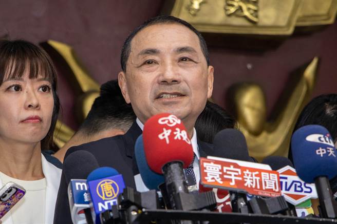 如带职参选总统绿营酿循前高雄市长韩国瑜模式罢免，新北市长侯友宜未正面回应。（实习记者徐澜摄）
