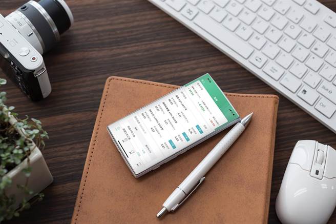 国泰证券再度领先业界首创「小额债券无缝接轨国际市场」新服务，凡平台上以美元计价之海外债券商品，只要美国市场正常营业，国泰证券皆提供交易服务。(国泰证券提供)