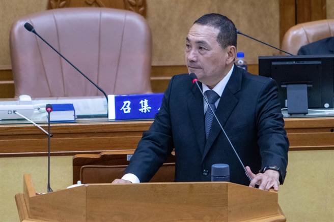 新北市議員江怡臻今質詢，她表示，台灣放假不同他國，五一勞動節根本是「一國兩制」。對此，新北市長侯友宜回應，他鼓勵全國都放假，不過，勞工局指出，曾反映給中央，但至今未獲回應。（實習記者徐瀾攝）