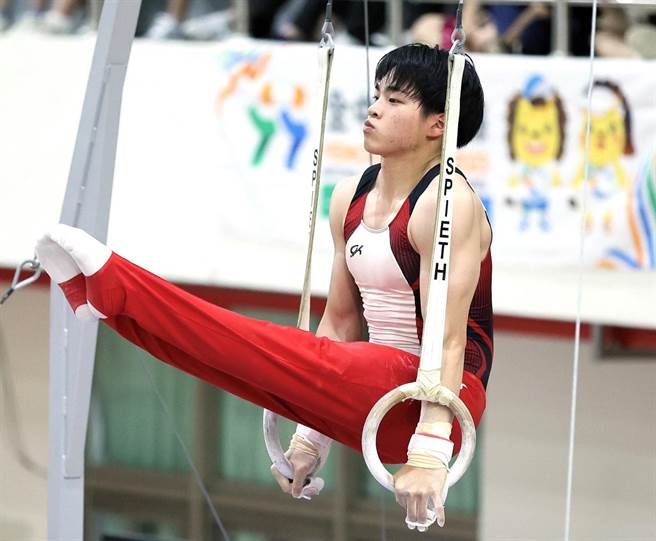 三重高中庄佳龙全中运夺6面竞技体操金牌，成为新北代表队最多金牌数的选手。（新北市教育局提供）